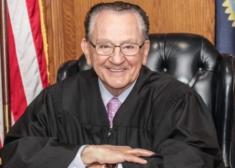 Merhametli kararlarıyla tanınan yargıç Frank Caprio hayatını kaybetti