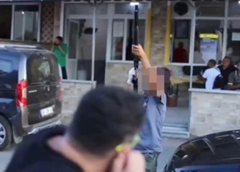 Sokak röportajında dehşet: Pompalı tüfekle havaya ateş açtı