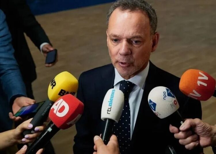 İsrail’e yaptırım talepleri reddedilen Hollanda Dışişleri Bakanı istifa etti