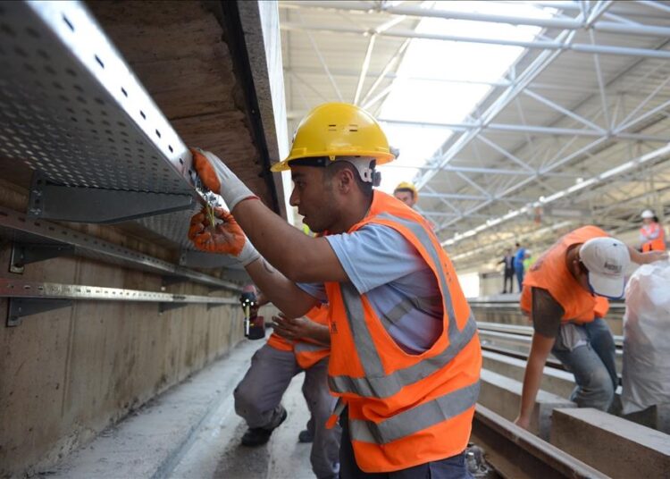 Hükümetten kamu işçisine yeni teklif: Dört aşamalı artış planı sunuldu