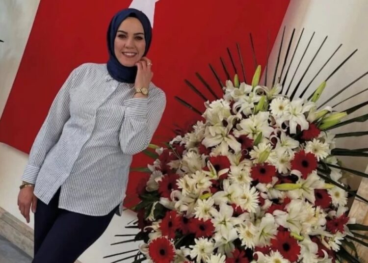 Meclis çalışanı kadın, boşanma aşamasındaki eşi tarafından öldürüldü