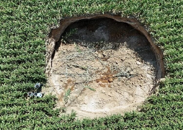 Mısır tarlasına 15 metrelik obruk oluştu 1 Mısır tarlasına 15 metrelik obruk oluştu