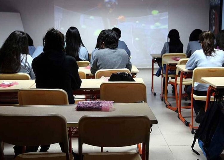 Üsküdar Belediyesi’nden öğrencilere 5 bin liralık eğitim desteği 1 Üsküdar Belediyesi’nden öğrencilere 5 bin liralık eğitim desteği