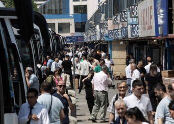 Okullar açılıyor: Otogarlarda dönüş yoğunluğu başladı