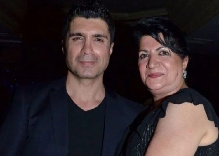 Annesi, Özcan Deniz’i hayatından çıkardığını açıkladı