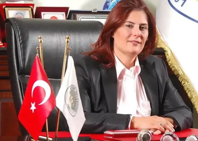CHP’de gündem Özlem Çerçioğlu: ‘Aile şirketleri üzerinden tehdit edildi, şantajlara direnemedi’