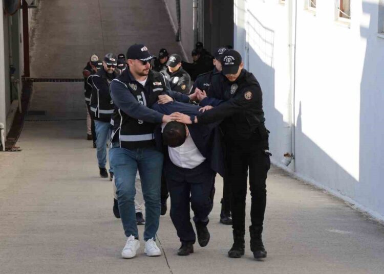 Özel Harekat’ın el bombaları ve mermileri satışa çıkarılmış 1 Özel Harekat’ın el bombaları ve mermileri satışa çıkarılmış