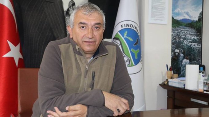 Fındıklı Belediye Başkanı Ercüment Şahin Çervatoğlu'na yumruklu saldırı 1 Fındıklı Belediye Başkanı Ercüment Şahin Çervatoğlu’na yumruklu saldırı