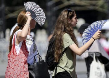 Meteoroloji il il uyardı: Bunaltan sıcaklar yolda