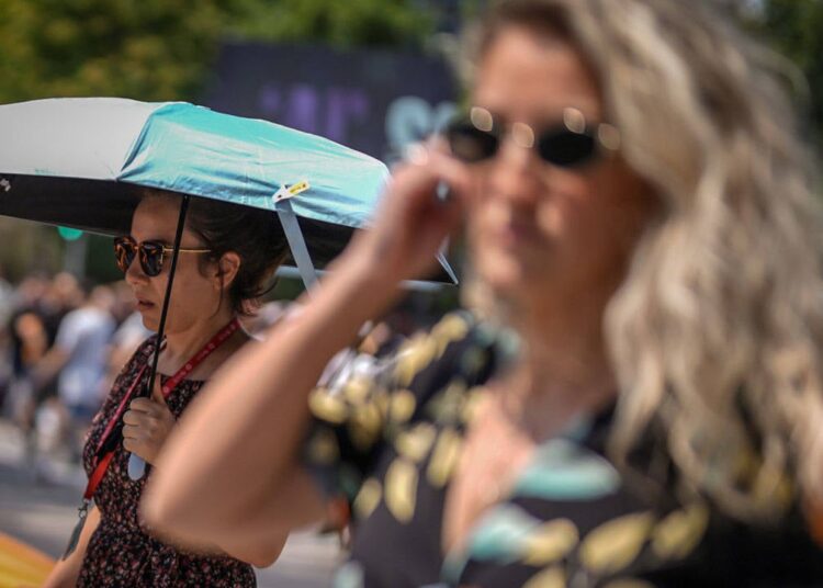 Sıcaklıklar 16 kentte 40 dereceyi gördü