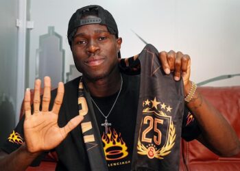 Galatasaray’ın yeni transferi Wilfried Singo, İstanbul’a geldi