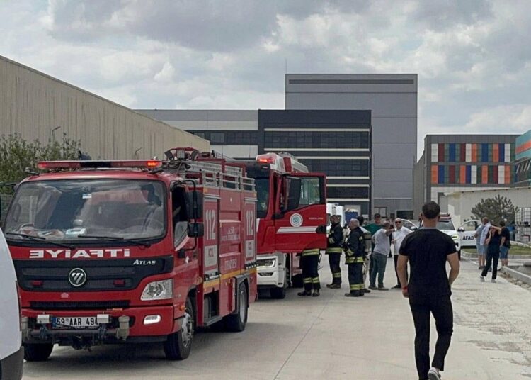 Anestezi gazı üretilen fabrikada patlama: 2 işçi can verdi