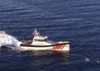 Milas’ta 8 kişinin bulunduğu tekne battı: 2 çocuk kayıp