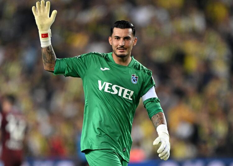 Yıldız kaleciye hem Galatasaray hem Fenerbahçe'den teklif 1 Yıldız kaleciye hem Galatasaray hem Fenerbahçe’den teklif
