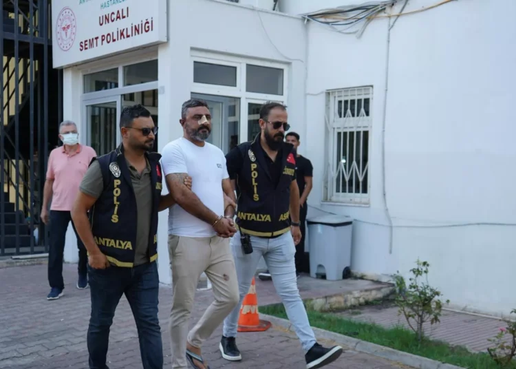 Trabzonspor'un efsane futbolcusunun oğlu silahlı saldırıda yaşamını yitirdi 1 Trabzonspor’un efsane futbolcusunun oğlu silahlı saldırıda yaşamını yitirdi