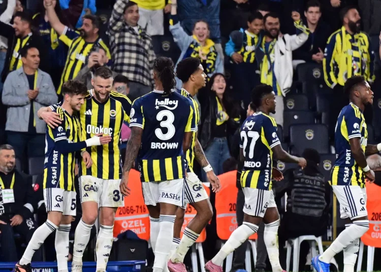 Fenerbahçe 3 maç sonra kazandı, Antalyaspor'u 2 golle geçti 1 Fenerbahçe 3 maç sonra kazandı, Antalyaspor’u 2 golle geçti