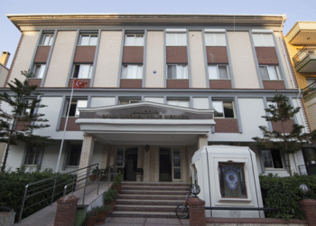 İzmir’de karakola silahlı saldırı: 2 polis şehit oldu