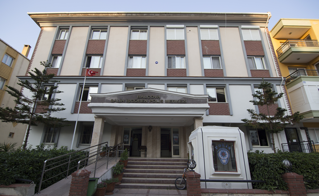 İzmir'de karakola silahlı saldırı: 2 polis şehit oldu 1 İzmir’de karakola silahlı saldırı: 2 polis şehit oldu