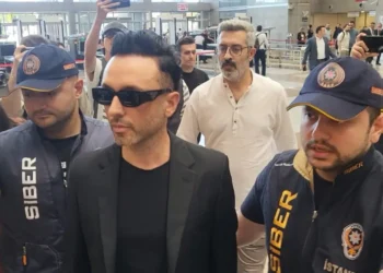 Mabel Matiz, “Perperişan” şarkısı için ifade verdi: Fransız bir grubun Türk Halk Müziği sözleriyle şarkı talebi için yazıldı 2 Mabel Matiz, “Perperişan” şarkısı için ifade verdi: Fransız bir grubun Türk Halk Müziği sözleriyle şarkı talebi için yazıldı