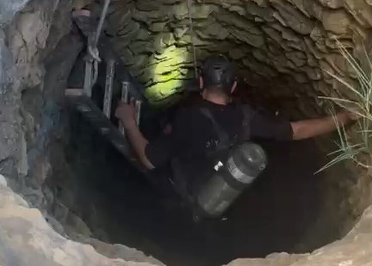 Diyarbakır'da 4 kişi, temizlemek için girdikleri su kuyusunda zehirlenerek hayatını kaybetti 1 Diyarbakır’da 4 kişi, temizlemek için girdikleri su kuyusunda zehirlenerek hayatını kaybetti