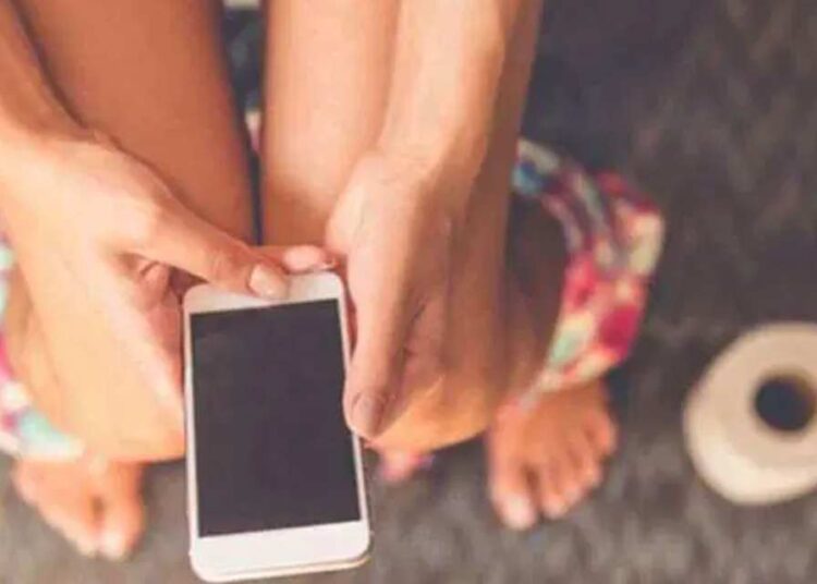 Telefonla tuvalete gidenlere 'hemoroid' uyarısı 1 Telefonla tuvalete gidenlere ‘hemoroid’ uyarısı