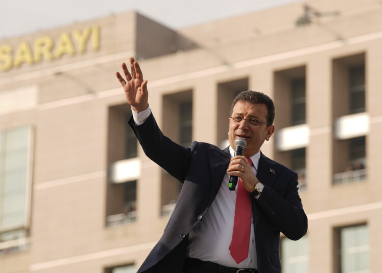 Ekrem İmamoğlu’ndan kurultay davasının ertelenmesine ilişkin açıklama