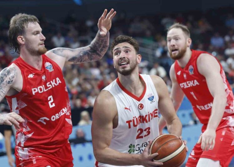 12 Dev Adam, Polonya’yı mağlup ederek EuroBasket’te yarı finale yükseldi