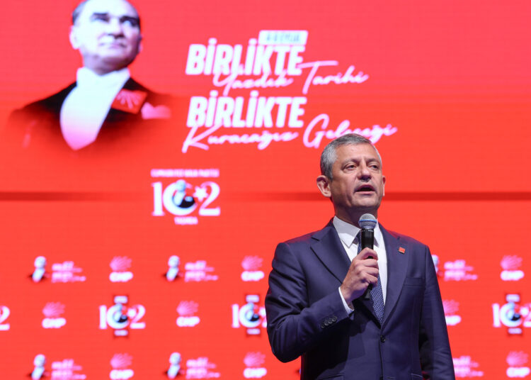 Özgür Özel'den Erdoğan'a: Sokağa çağırmak icap ettiği gün hiç tereddüt etmem 1 Özgür Özel’den Erdoğan’a: Sokağa çağırmak icap ettiği gün hiç tereddüt etmem