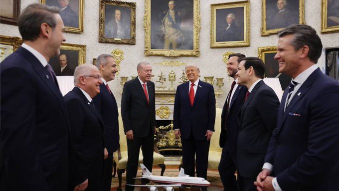 Erdoğan, 6 yıl sonra Beyaz Saray'da: Trump, F-35'e yeşil ışık yaktı, "Yaptırımlar her an kalkabilir" dedi 2 Erdoğan, 6 yıl sonra Beyaz Saray'da: Trump, F-35'e yeşil ışık yaktı, "Yaptırımlar her an kalkabilir" dedi