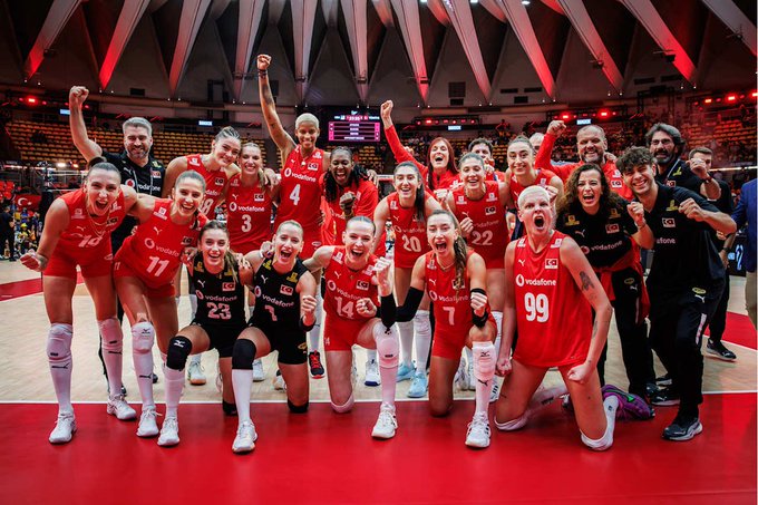 Filenin Sultanları tarih yazdı: Voleybol Dünya Şampiyonası'nda finaldeyiz 1 Filenin Sultanları tarih yazdı: Voleybol Dünya Şampiyonası’nda finaldeyiz