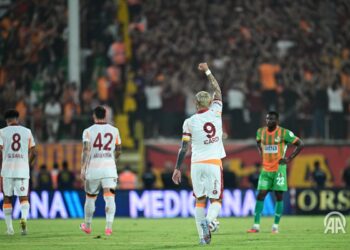 Galatasaray şansıyla kazandı! I Safa Kar