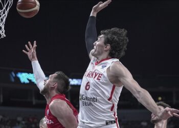 Yunanistan’ı farklı yenen A Milli Basketbol Takımı finalde