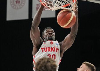 Atalay Can yazdı I Basketbolun zirvesinde siyahi bir yıldız: Adem Bono