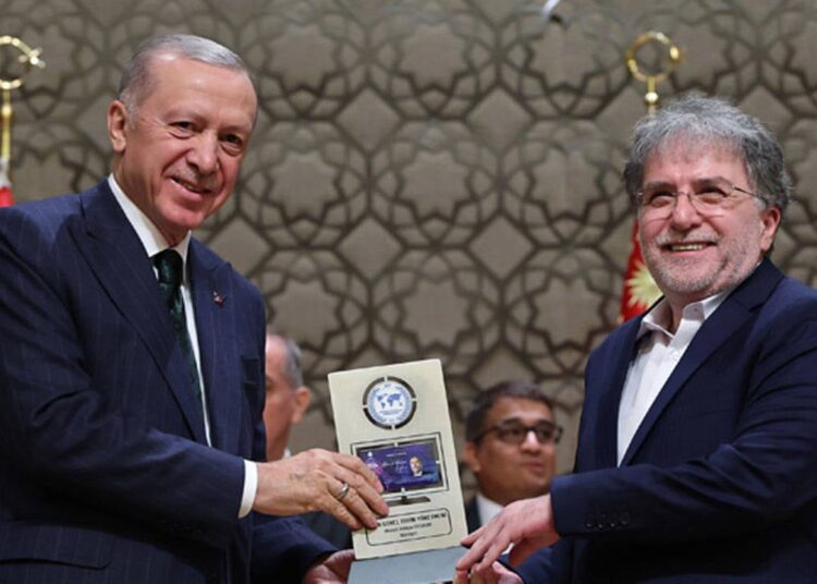 Ahmet Hakan'ın iddiası: Danıştay Başsavcılığı yapan biri, sokaklarda başörtülü avına çıkılmasının hayalini kuruyor 1 Ahmet Hakan’ın iddiası: Danıştay Başsavcılığı yapan biri, sokaklarda başörtülü avına çıkılmasının hayalini kuruyor