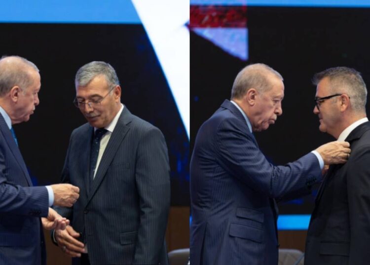 İki ilçe belediye başkanı AK Parti’ye geçti 1 İki ilçe belediye başkanı AK Parti’ye geçti
