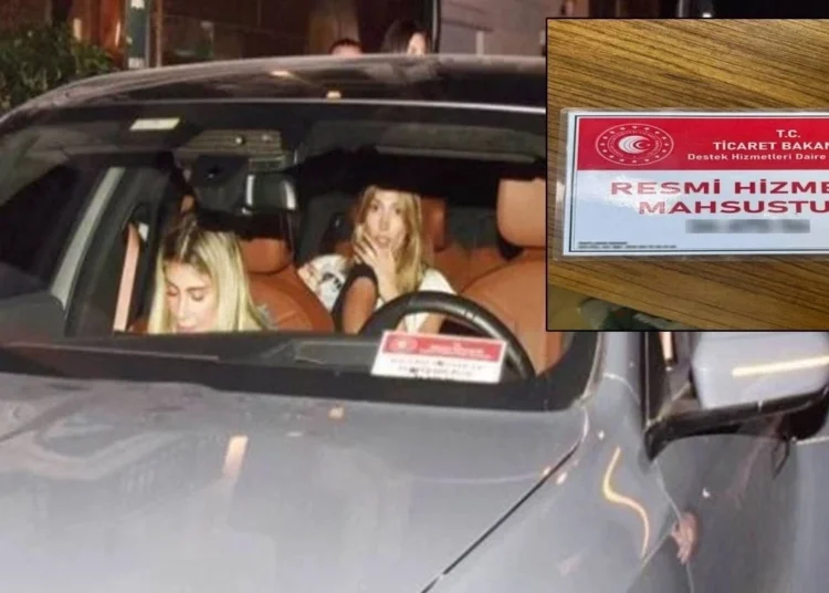 Manken Şevval Şahin'i taşıyan 'resmi hizmete mahsustur' yazılı aracın sahibine ve sürücüsüne ceza 1 Manken Şevval Şahin’i taşıyan ‘resmi hizmete mahsustur’ yazılı aracın sahibine ve sürücüsüne ceza