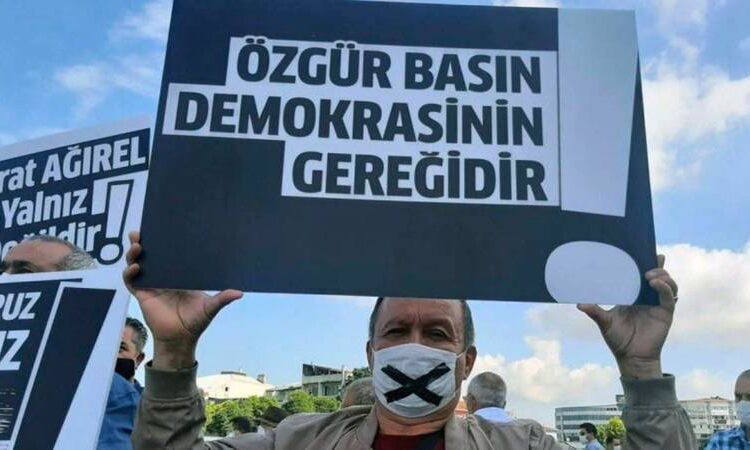 Rapor: Sadece üç ayda 103 gazeteci yargılandı, en çok 'terör'le suçlandı 1 Rapor: Sadece üç ayda 103 gazeteci yargılandı, en çok ‘terör’le suçlandı