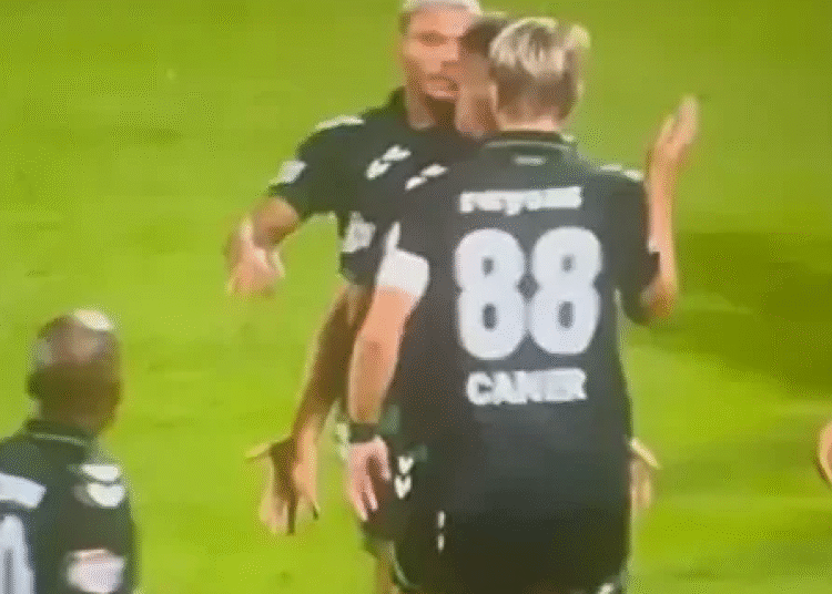 Caner Erkin’den takım arkadaşına dayak: Direkt kırmızı kart gördü