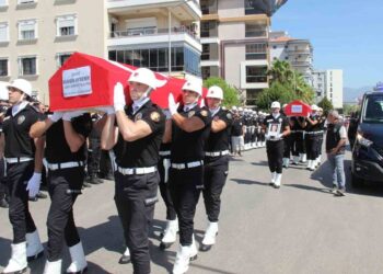 Saldırıda şehit olan polisler dualarla uğurlandı