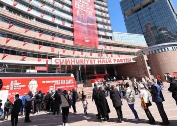 Gaz maskeleri, makarnalar, bisküviler hazır… CHP Genel Merkezi’nde ‘mutlak butlan’ nöbeti başladı