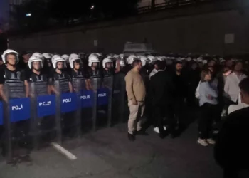 CHP İstanbul İl Başkanlığı polis ablukasında