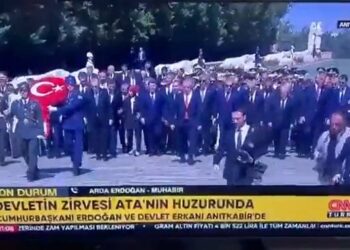 CNN Türk’te gaf: "Büyük Taarruz Cumhurbaşkanı Erdoğan'ın başkomutanlığında gerçekleşti" 1 CNN Türk’te gaf: “Büyük Taarruz Cumhurbaşkanı Erdoğan’ın başkomutanlığında gerçekleşti”
