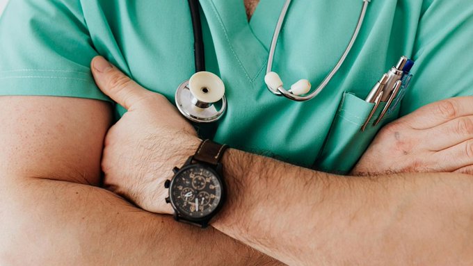 Ceyhun Aslan yazdı I Kamu doktorlarına, “özel hastanelerde” milyonluk kazanç 1 Kamuda çalışan doktor veresiye tutmuş: ‘Bıçak parası getir taburcu ol’