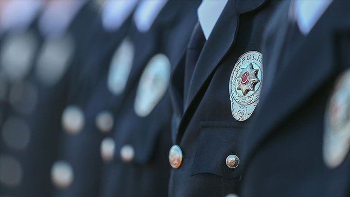 Merkeze alınan Emniyet Müdürü'nden manidar paylaşım: 'Arkamızdan itler havlıyor' 1 Merkeze alınan Emniyet Müdürü’nden manidar paylaşım: ‘Arkamızdan itler havlıyor’