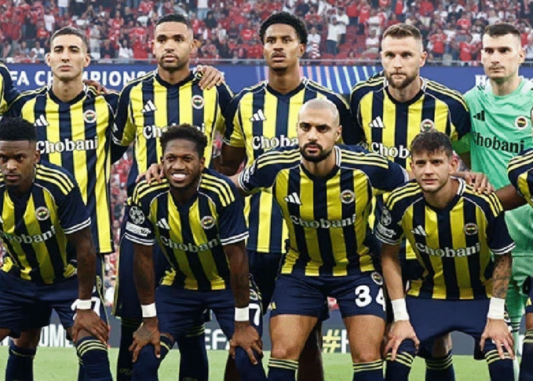Fenerbahçe'nin UEFA Avrupa Ligi kadrosu açıklandı: 7 isim liste dışı 1 Fenerbahçe’nin UEFA Avrupa Ligi kadrosu açıklandı: 7 isim liste dışı