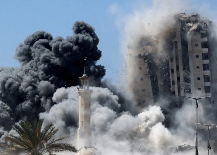 Sivilleri hedef alan İsrail ordusu, yüksek binaları vuracağını duyurdu