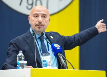 Fenerbahçe kongresi: Hakan Bilal Kutlualp, Sadettin Saran lehine adaylık çekildi 1 Fenerbahçe kongresi: Hakan Bilal Kutlualp, Sadettin Saran lehine adaylık çekildi