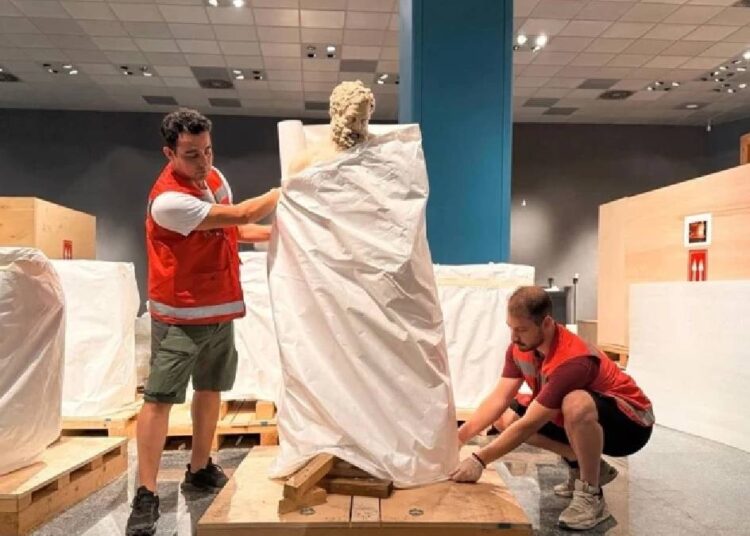 Yorgun Herakles heykeli yeni müzeye taşınıyor