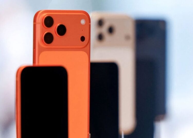 Piyasaya yeni çıkan iPhone 17’lerde çizik sorunu