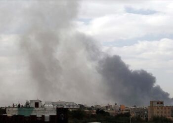İsrail’den Yemen’e 12 hava saldırısı